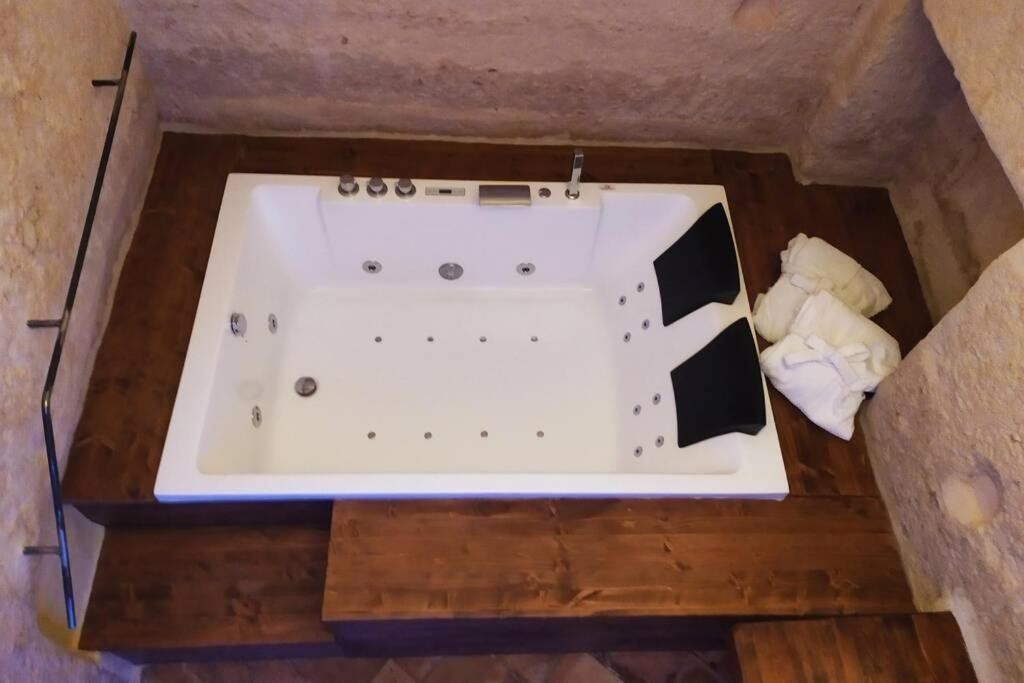 Villa Fornaci 46 Sassi Con Idromassaggio Matera Exterior foto
